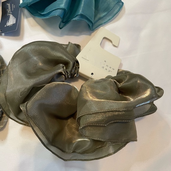 NWT A New Day hair scrunches set of four. - Picture 2 of 5